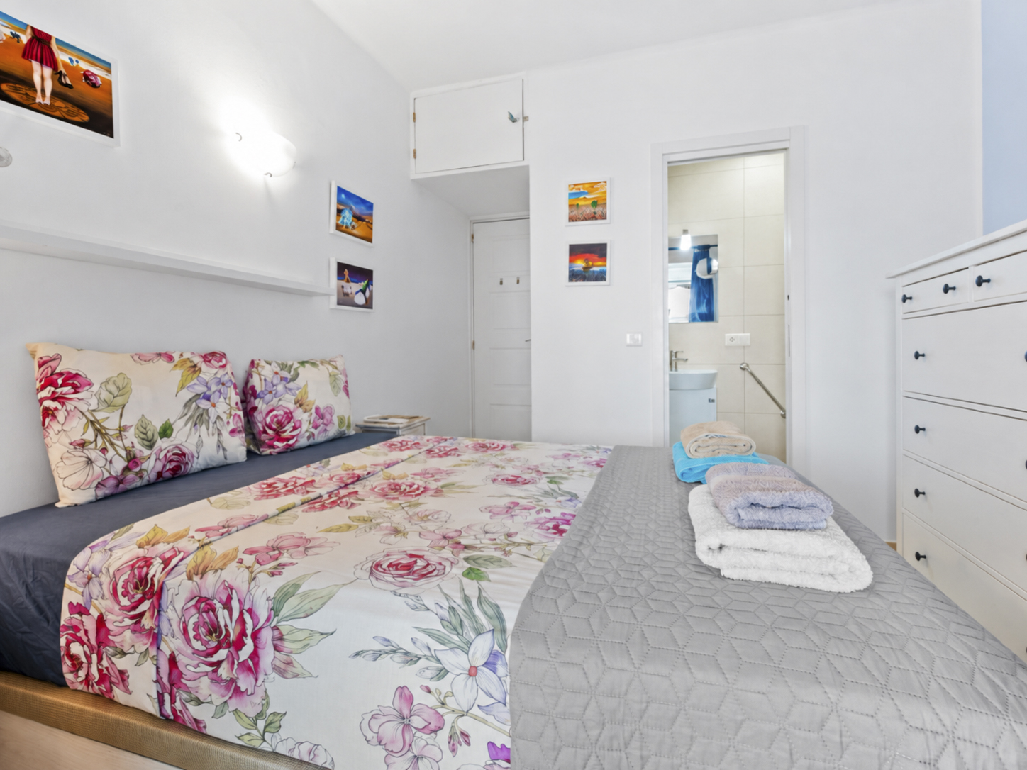 Renovierte Wohnung mit geräumiger Terrasse und Meerblick