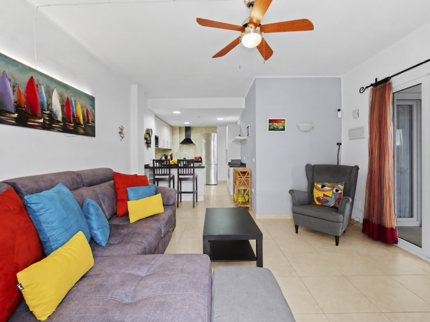 Renovierte Wohnung mit geräumiger Terrasse und Meerblick