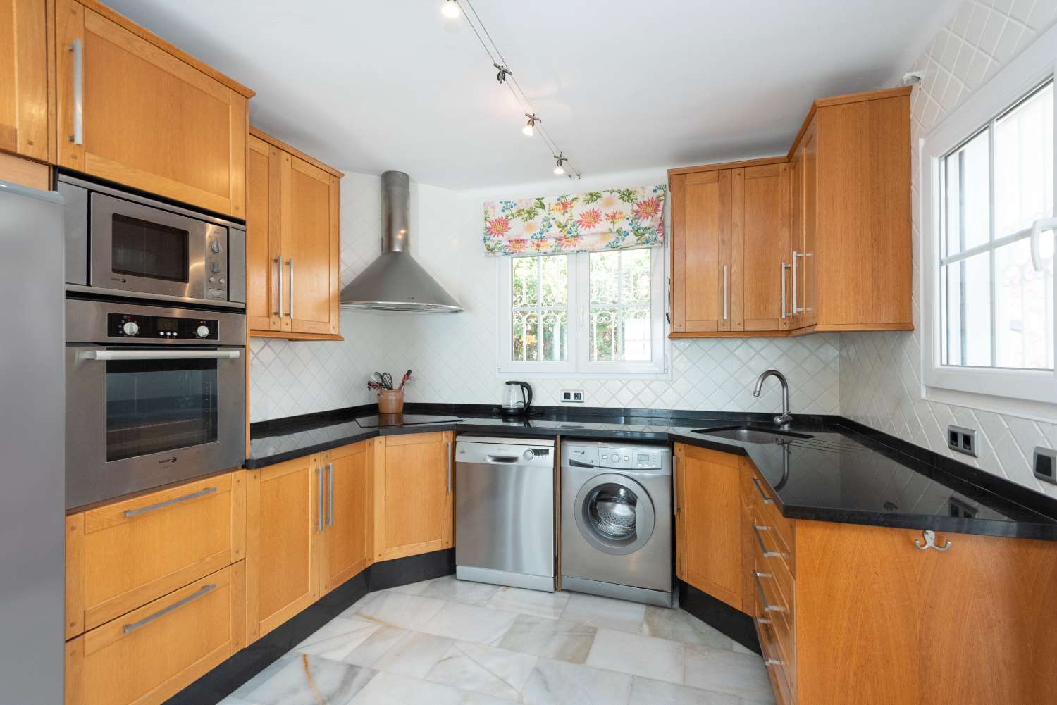 Detached Villa with Private Pool and Sea Views in Las Rosas, Nerja