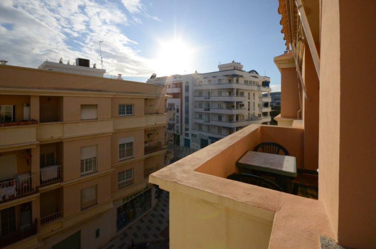 Central top floor apartment facing south for sale in Nerja.